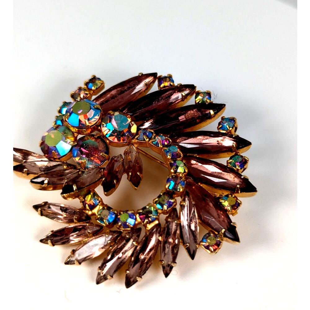 Vintage 1950s Aurora Borealis Rhinestone Brooch Smoky Amethyst Mauve Navette,